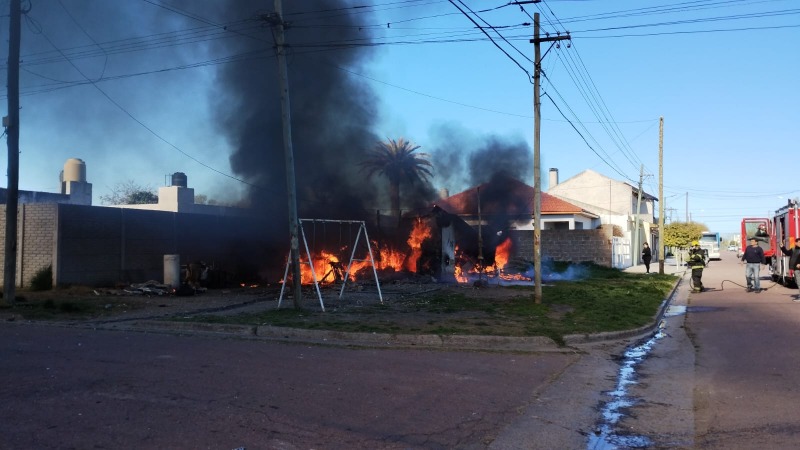 Devastador incendio en una vivienda